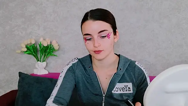 Miss Arwen online show from 09.30.25