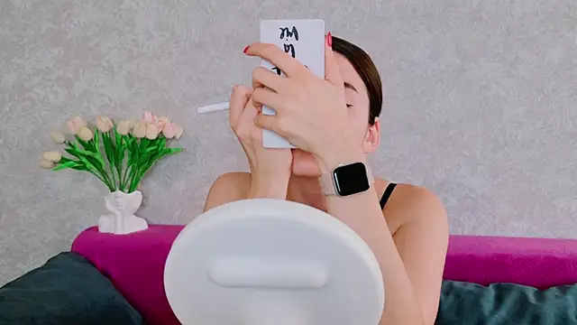 Miss Arwen online show from 10.02.25