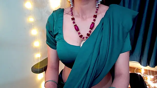 Snapshot of sassysonia chatting on 02.19.26 sassysonia online show from 02.19.26