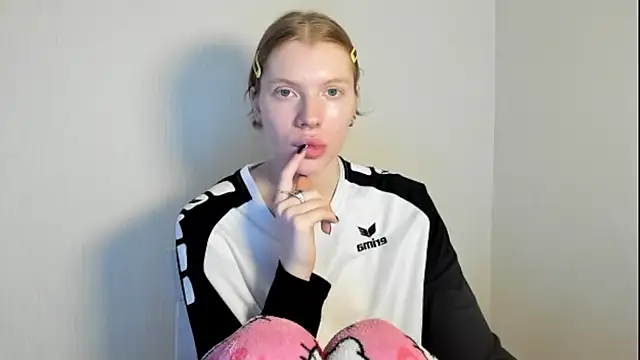 StellaDavis online show from 11.06.25