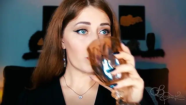 MissBeverlyMills online show from 09.10.25