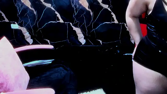 Snapshot of True_Bdsm chatting on 11.06.25 True Bdsm online show from 11.06.25