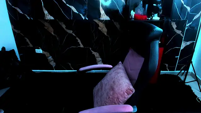 Snapshot of True_Bdsm chatting on 11.24.25 True Bdsm online show from 11.24.25