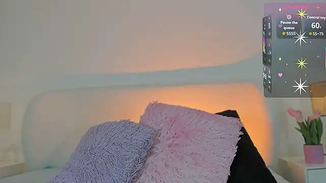 Snapshot of Megan-holly chatting on 11.16.25 Megan-holly online show from 11.16.25