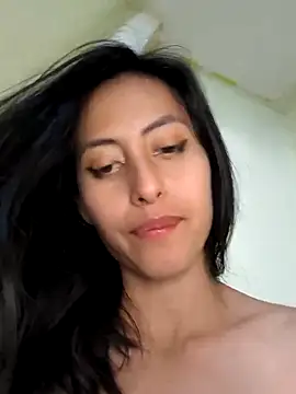 Snapshot of Anahi_cake chatting on 03.14.25 Anahi cake online show from 03.14.25