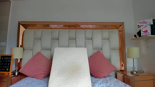 emilyparkerr01 online show from 11.15.25