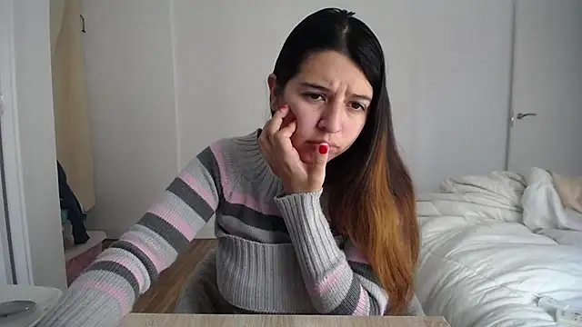 Snapshot of Contantin_helena chatting on 01.08.25 Contantin helena online show from 01.08.25