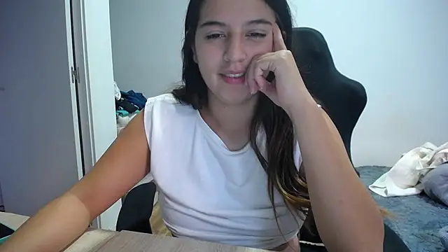 Snapshot of Contantin_helena chatting on 11.05.25 Contantin helena online show from 11.05.25