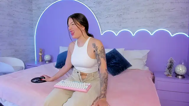 Giaa Ross online show from 12.20.25