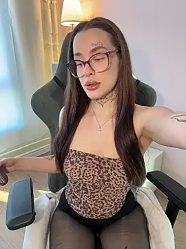 Snapshot of fuckdoll_18 chatting on 03.15.26 fuckdoll 18 online show from 03.15.26