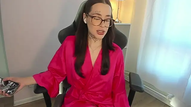 Snapshot of fuckdoll_18 chatting on 03.18.26 fuckdoll 18 online show from 03.18.26