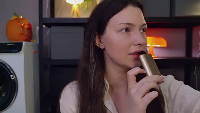 Miley Smile online show from 11.06.25