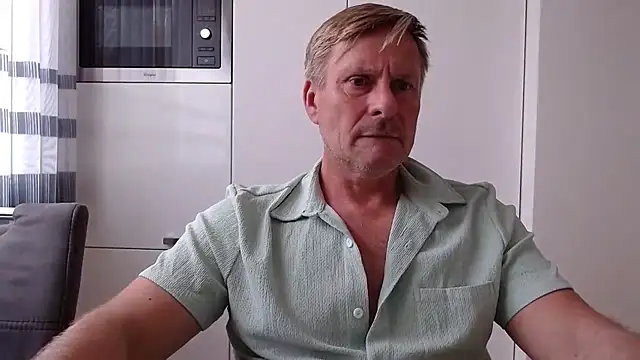 Snapshot of johnnym1 chatting on 10.24.25 johnnym1 online show from 10.24.25