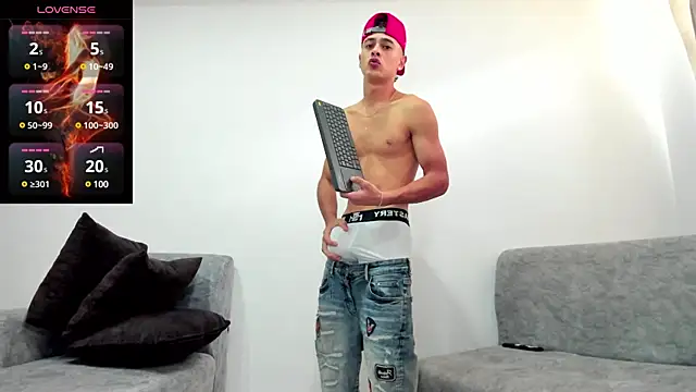 Snapshot of JuniorMorris_ chatting on 03.21.25 JuniorMorris  online show from 03.21.25