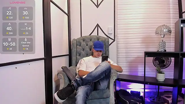 Snapshot of JuniorMorris_ chatting on 09.29.25 JuniorMorris  online show from 09.29.25