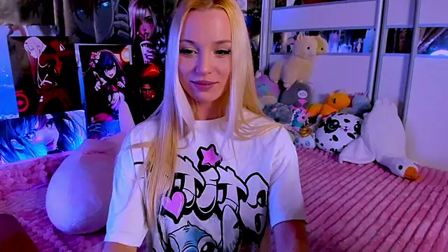 Snapshot of Cute__Pony chatting on 12.22.24 Cute Pony online show from 12.22.24