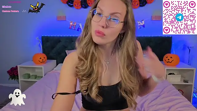 Kelly Hardy online show from 10.31.25