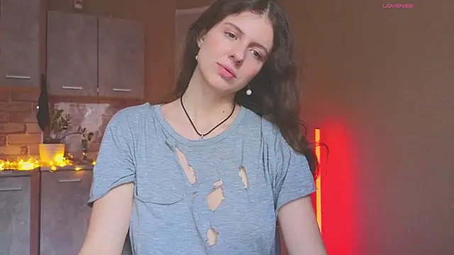 Snapshot of Sereta_Finn chatting on 11.15.25 Sereta Finn online show from 11.15.25