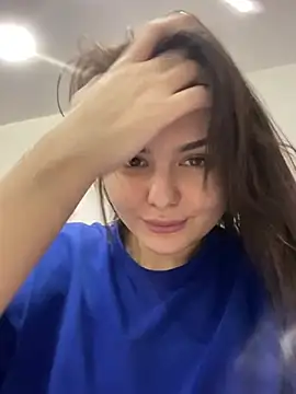 Snapshot of NikaMur chatting on 12.28.24 NikaMur online show from 12.28.24