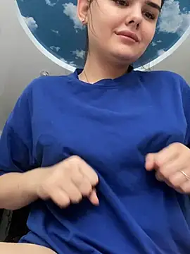 Snapshot of NikaMur chatting on 12.30.24 NikaMur online show from 12.30.24