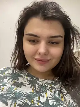 Snapshot of NikaMur chatting on 01.06.25 NikaMur online show from 01.06.25