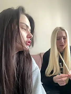 Snapshot of NikaMur chatting on 02.19.25 NikaMur online show from 02.19.25