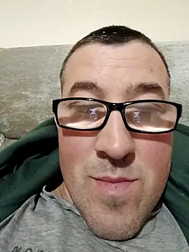 Snapshot of Staseqn chatting on 12.21.25 Staseqn online show from 12.21.25