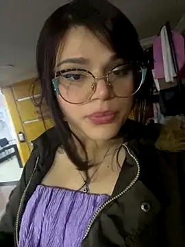 Snapshot of dayis_butera chatting on 11.06.25 dayis butera online show from 11.06.25