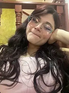 Snapshot of dayis_butera chatting on 11.17.25 dayis butera online show from 11.17.25