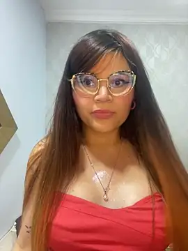 Snapshot of dayis_butera chatting on 11.28.25 dayis butera online show from 11.28.25