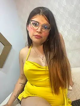 Snapshot of dayis_butera chatting on 11.29.25 dayis butera online show from 11.29.25