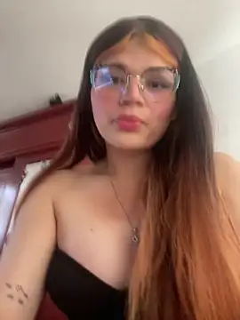 Snapshot of dayis_butera chatting on 11.30.25 dayis butera online show from 11.30.25