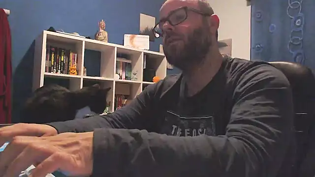 ravingr4d4 online show from 03.18.25