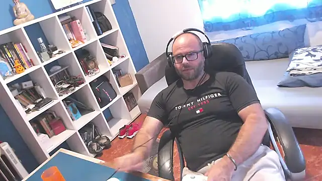 ravingr4d4 online show from 09.21.25