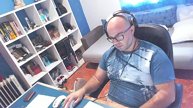 ravingr4d4 online show from 10.08.25