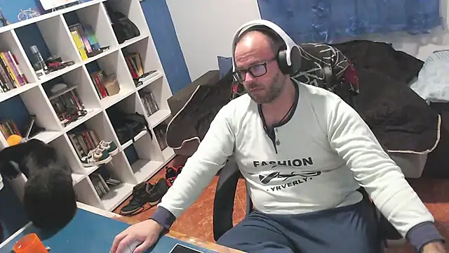 ravingr4d4 online show from 11.14.25