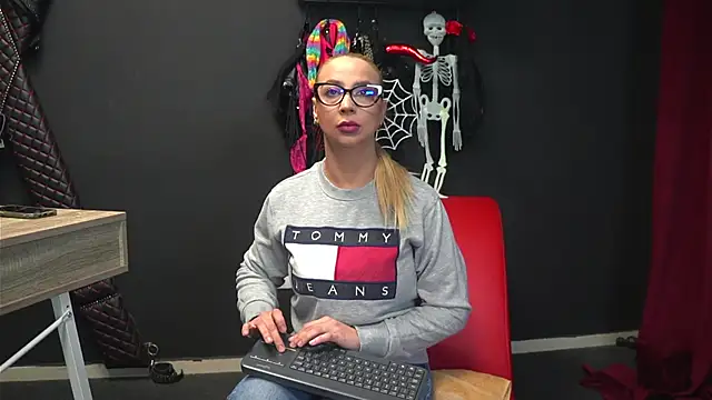 CelineConner online show from 10.27.25