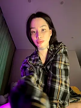 Yunasi online show from 10.31.25