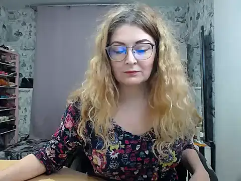 Helen1974 online show from 03.04.25