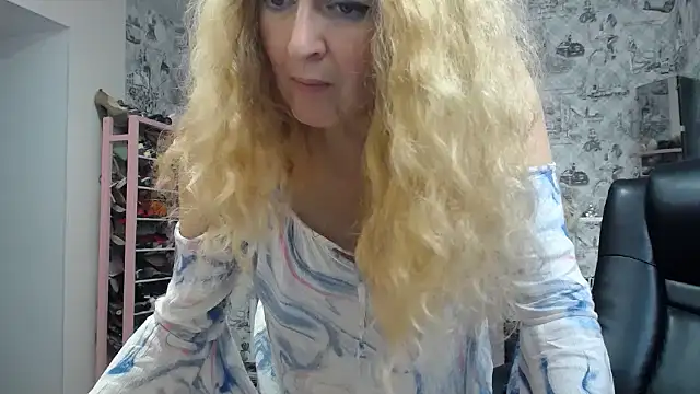 Helen1974 online show from 10.24.25