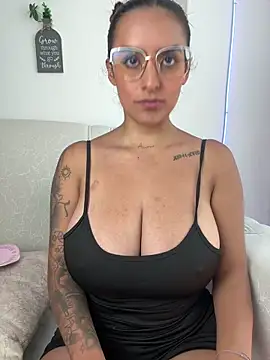 Snapshot of Seized_lust chatting on 03.10.26 Seized lust online show from 03.10.26