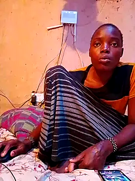 cute naimah online show from 11.18.25