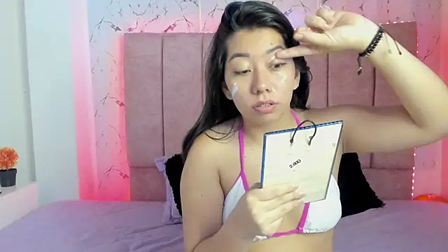 sexylaurita online show from 10.23.25