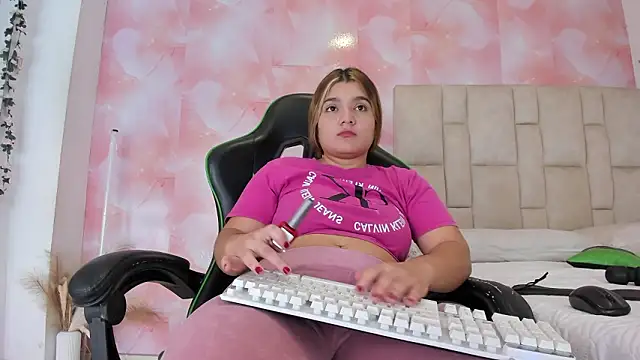 Snapshot of emily_lean_ chatting on 02.06.26 emily lean online show from 02.06.26