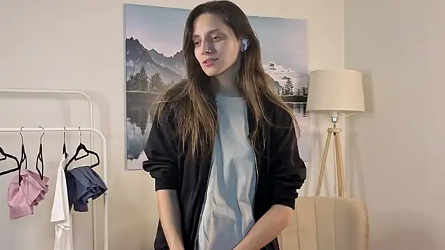 Snapshot of JaniceHanson chatting on 11.22.25 JaniceHanson online show from 11.22.25