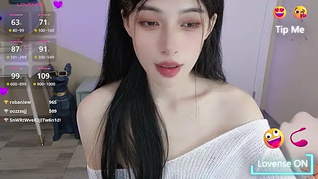 Snapshot of Aurora_99 chatting on 12.31.24 Aurora 99 online show from 12.31.24