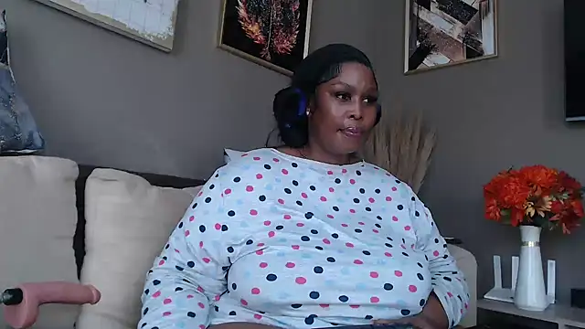 Snapshot of ThickyMinajxx chatting on 11.14.25 ThickyMinajxx online show from 11.14.25