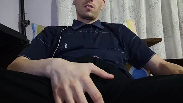 Snapshot of _Hocthus_ chatting on 01.04.25 Hocthus online show from 01.04.25