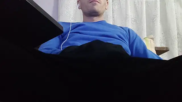 Snapshot of _Hocthus_ chatting on 01.06.25 Hocthus online show from 01.06.25