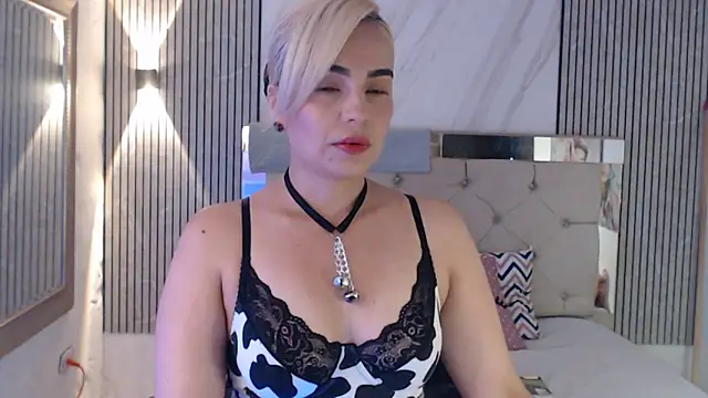 Snapshot of ashley__tylor chatting on 06.13.26 ashley tylor online show from 06.13.26